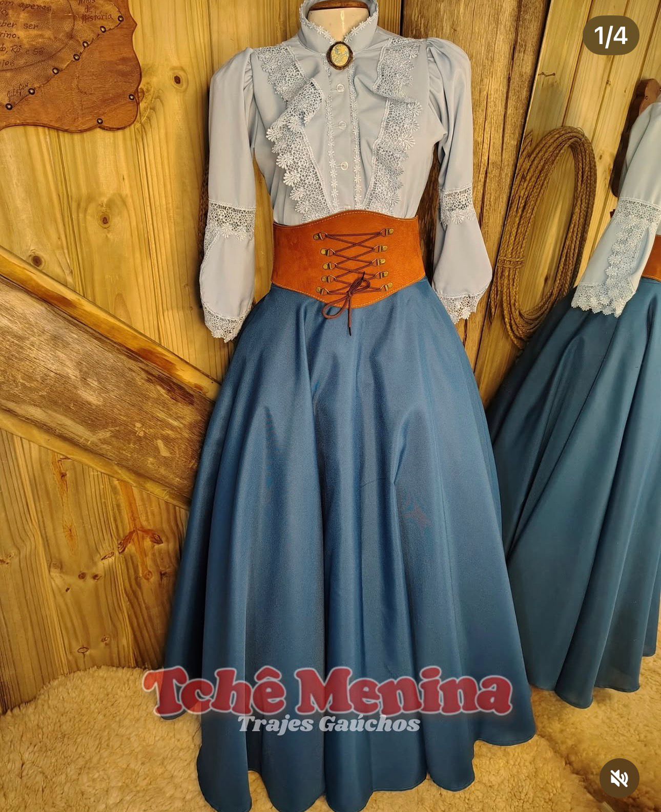 Saia de prenda lisa azul marinho, modelo simples e elegante